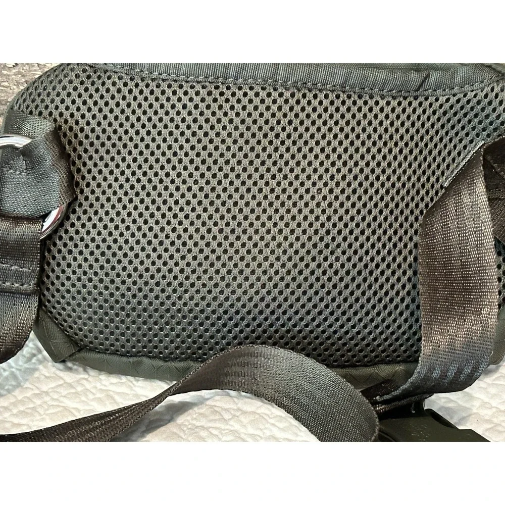 Athleta Crossbody All about Belt Bag The Power Of She Waist Pack Green Nylon Zip